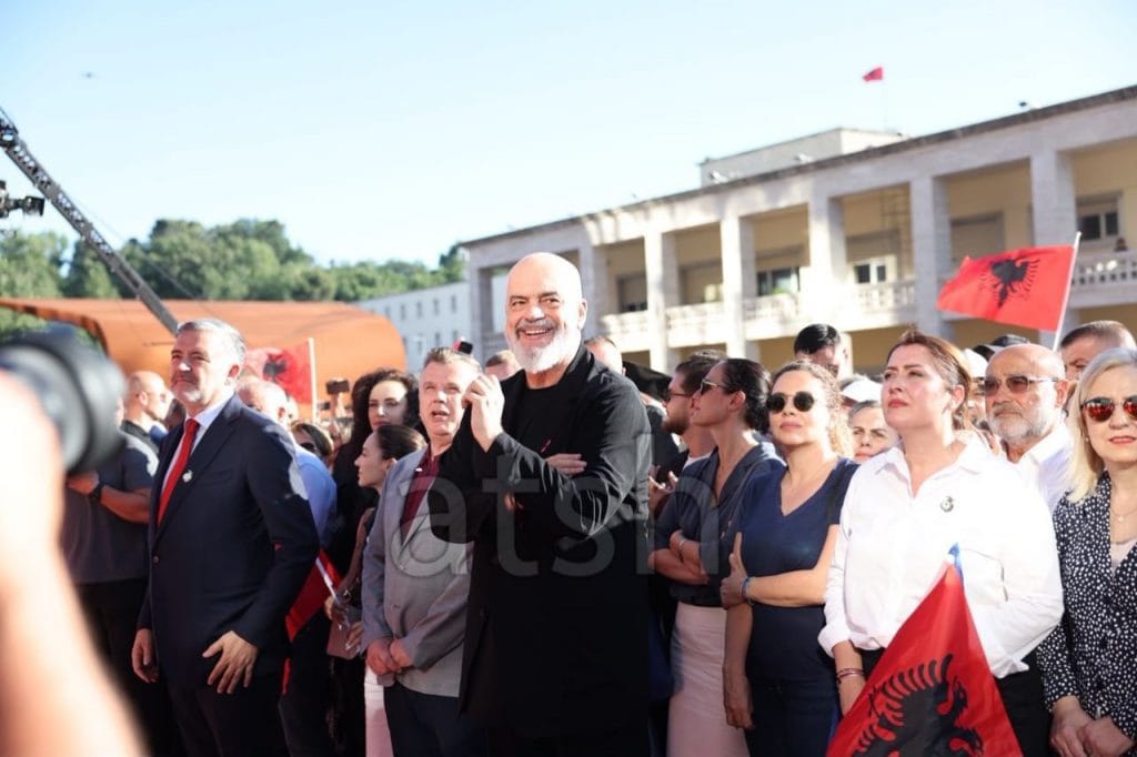 Pse Rama i lidh reagimet për Zvërnecin me Presidentin e SHBA-së?