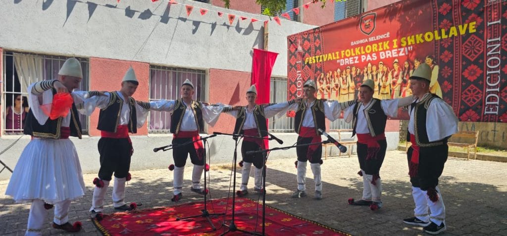 Festivali “Brez pas brezi” mblodhi mbi njëqind nxënës në Gjorm