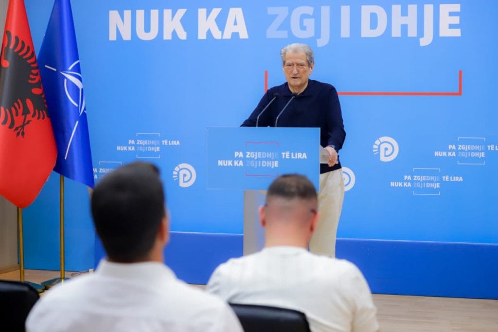 Si e shpjegon Berisha heqjen e sanksioneve nga SHBA?