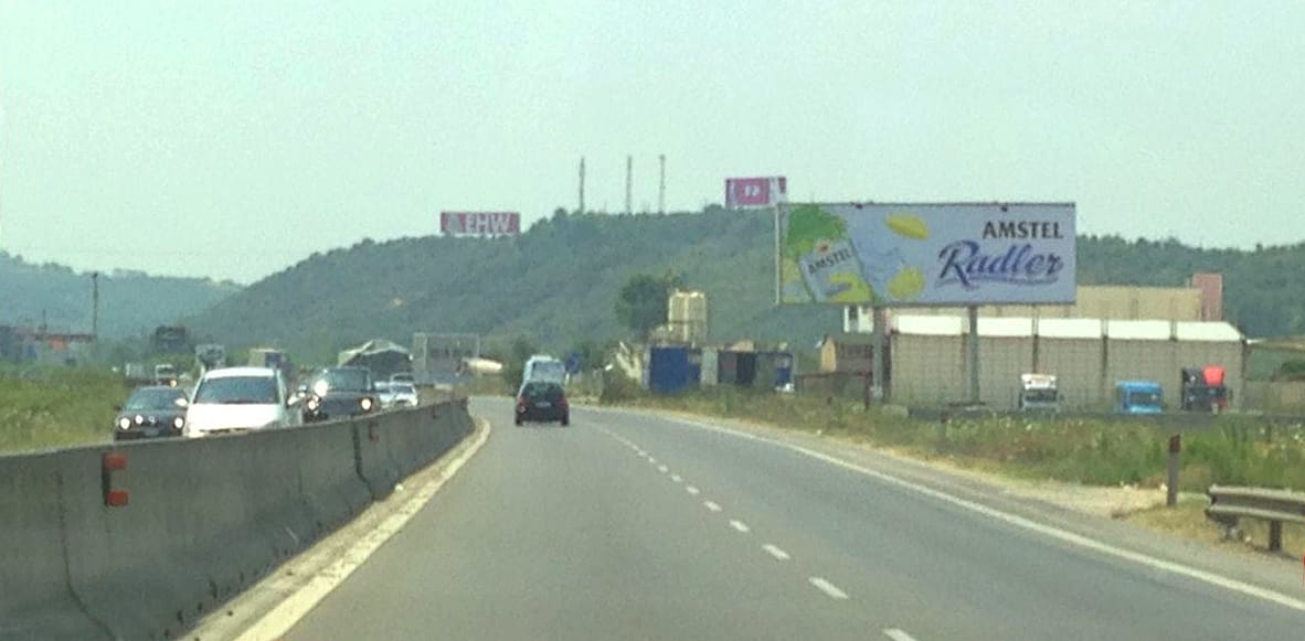 Pse trafiku po e kthen sezonin veror në makth për turistët dhe shqiptarët?