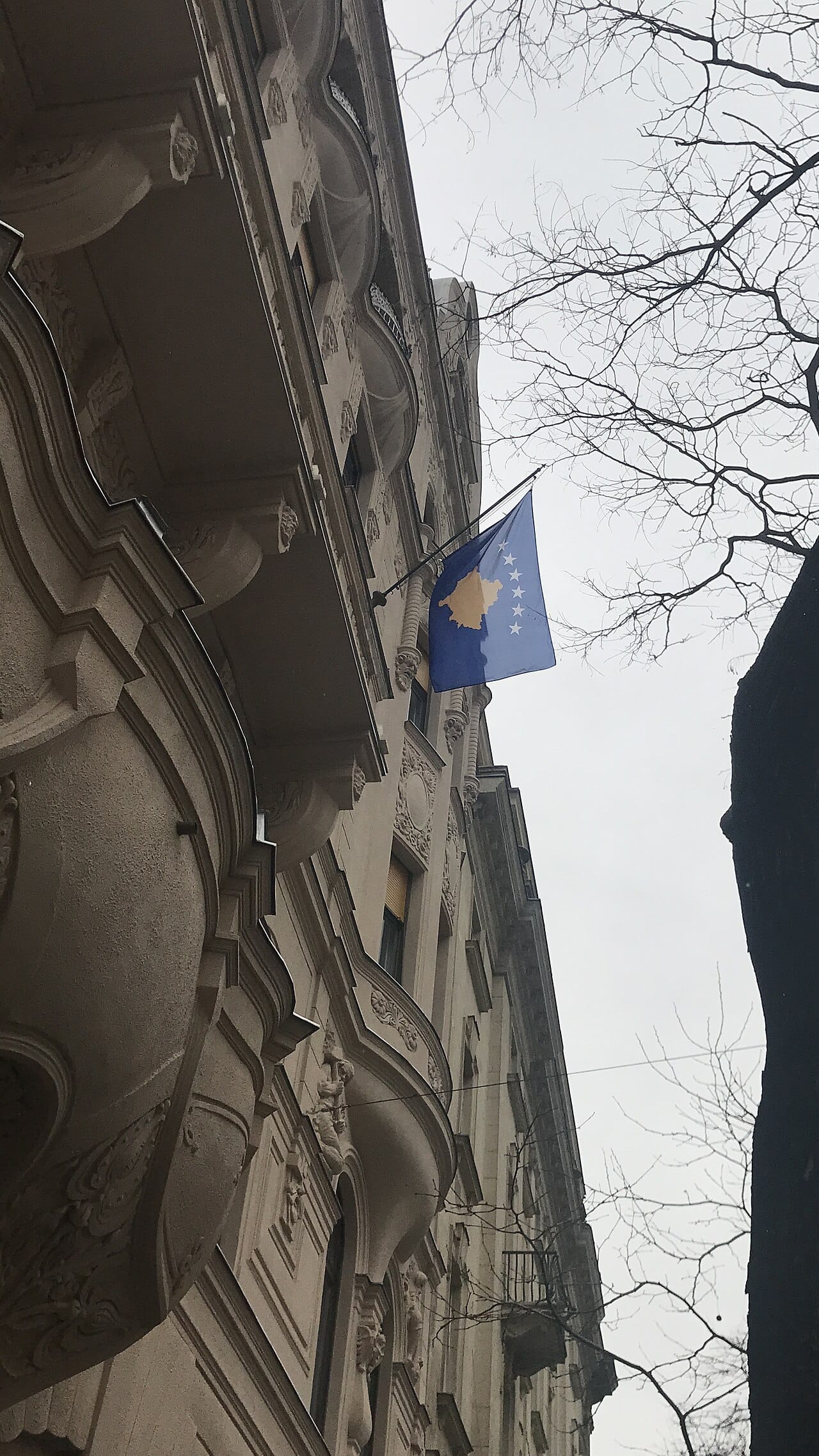 Pse himet e Kosovës, Bosnjës dhe Spanjës nuk kanë tekst?