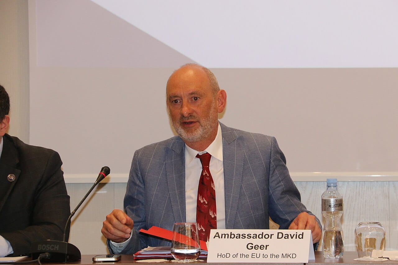 Çfarë thotë ambasadori Rokas për protestat në Tetovë?