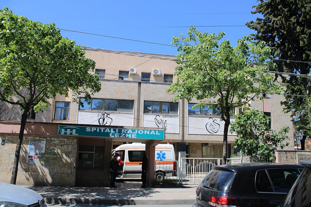 Si janë gjendja e tre kosovarëve të shtruar në Lezhë?