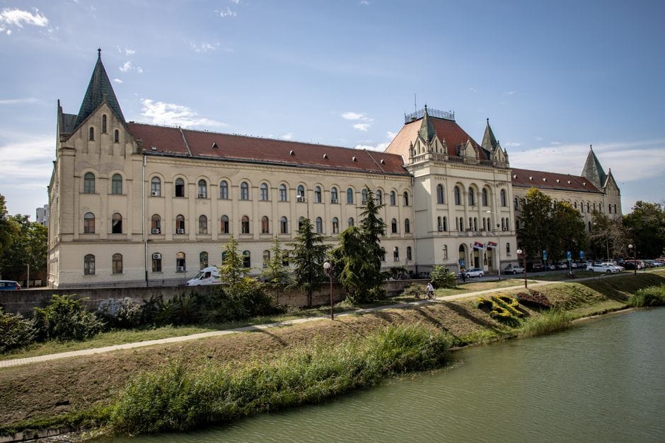 Gjykata cakton paraburgim 30-ditor për pesë serbë të dyshuar për masakrën e Reçakut