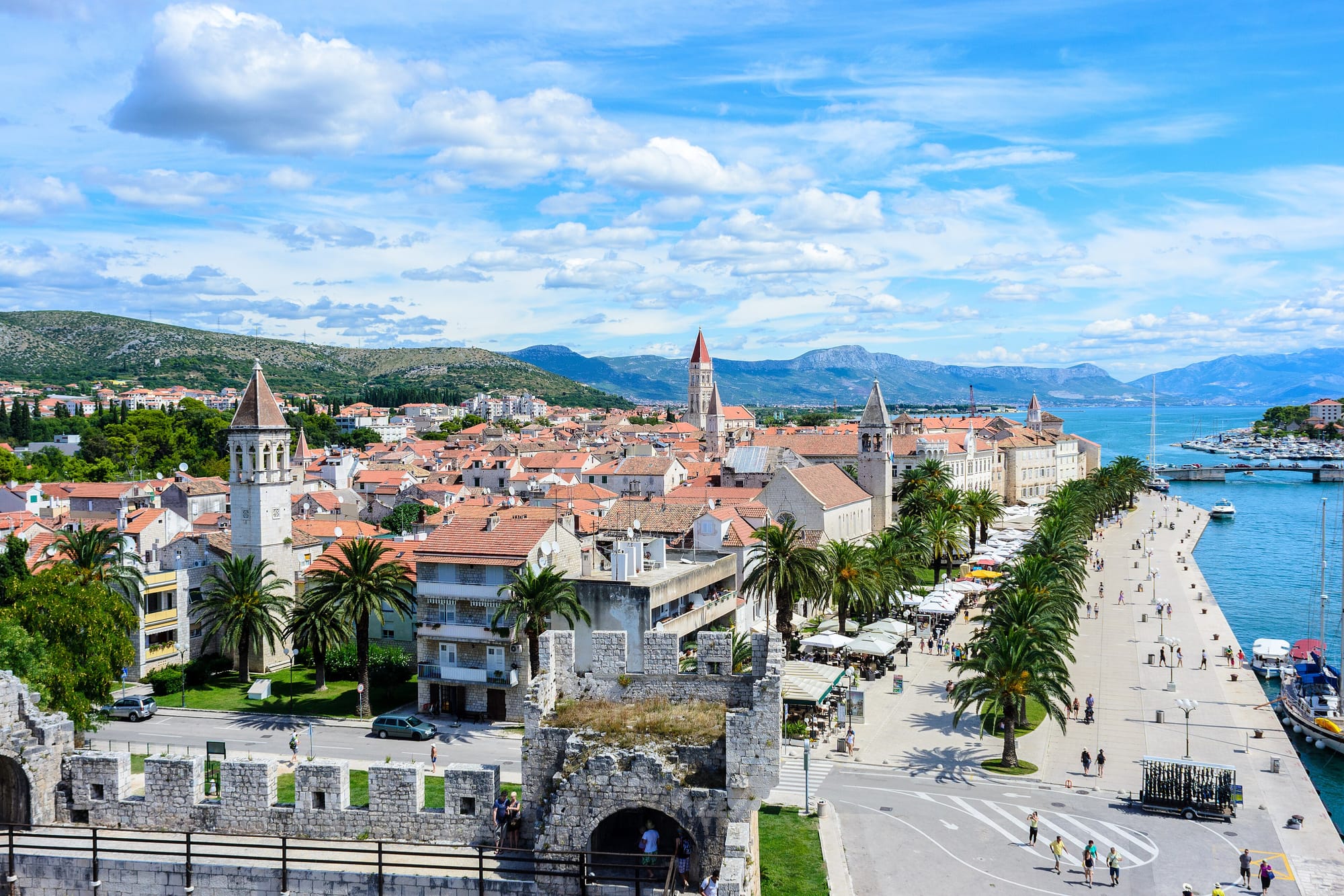 Gjashtë funksionarë në Elbasan nën masë sigurie për abuzim me ndihmën ekonomike