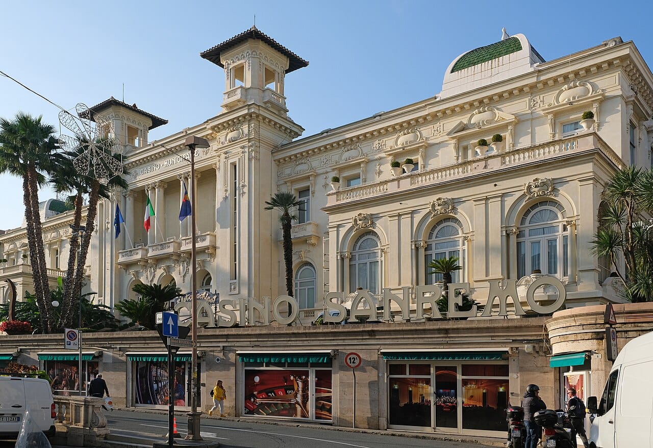 Si e promovuan Azgan Haklaj dhe vajza e tij kulturën shqiptare në Sanremo?