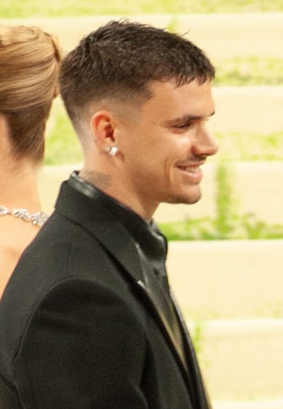 Çfarë shfaqën Romeo Beckham dhe Kim Turnbull në një darkë të relaksuar në Paris?