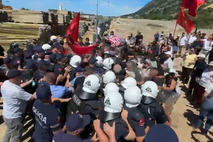Pse shpërthyen tensionet midis banorëve dhe policisë në Rrjoll?