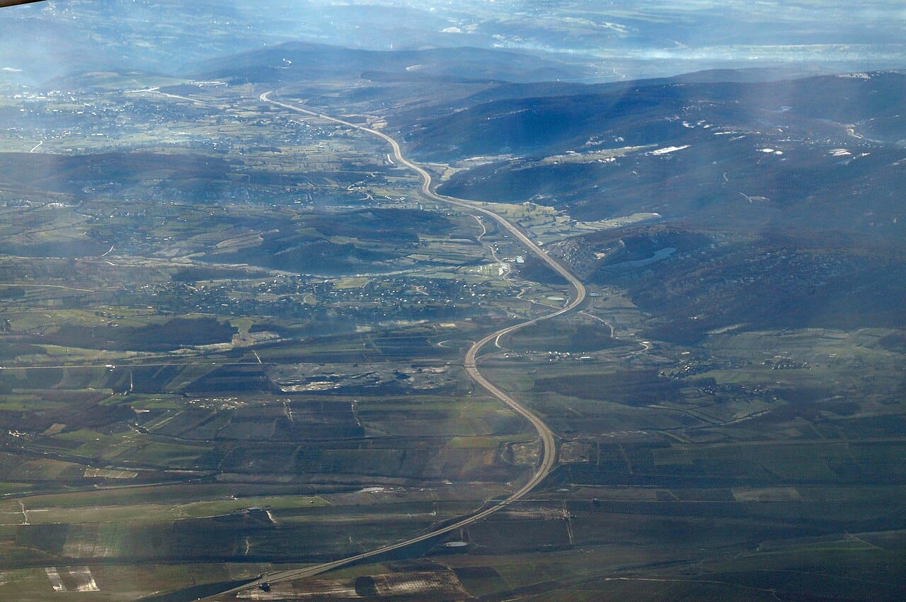 Një grua vdes në vetaksident në autostradën "Ibrahim Rugova"