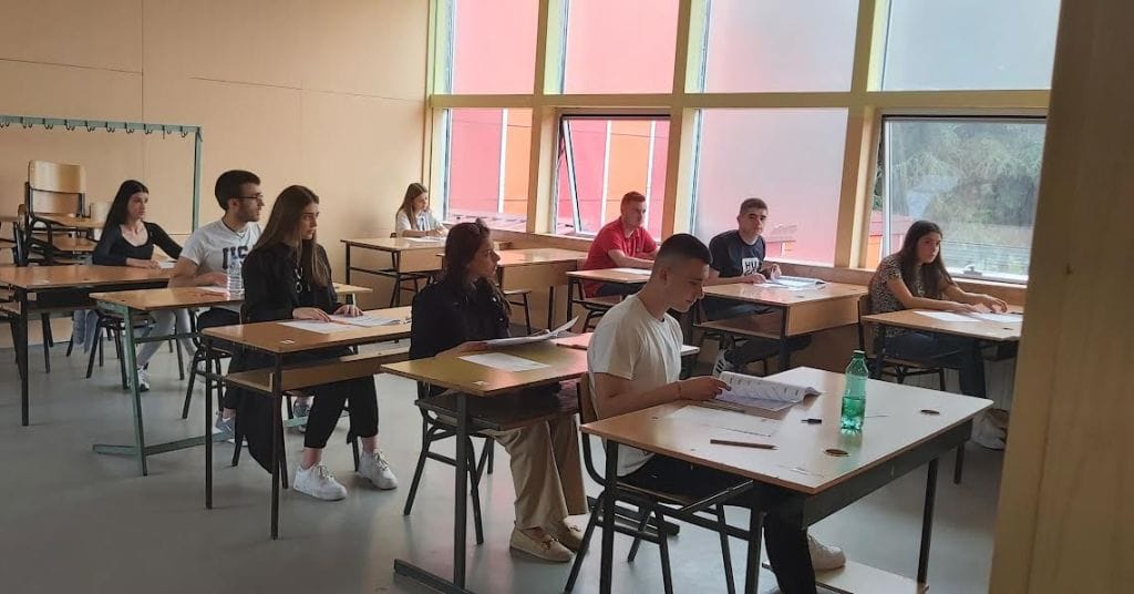 Nis regjistrimi elektronik në shkollat e mesme publike në RMV