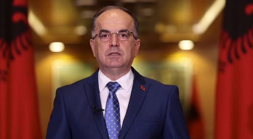 Presidenti Begaj viziton Kosovën, bllokohen disa rrugë