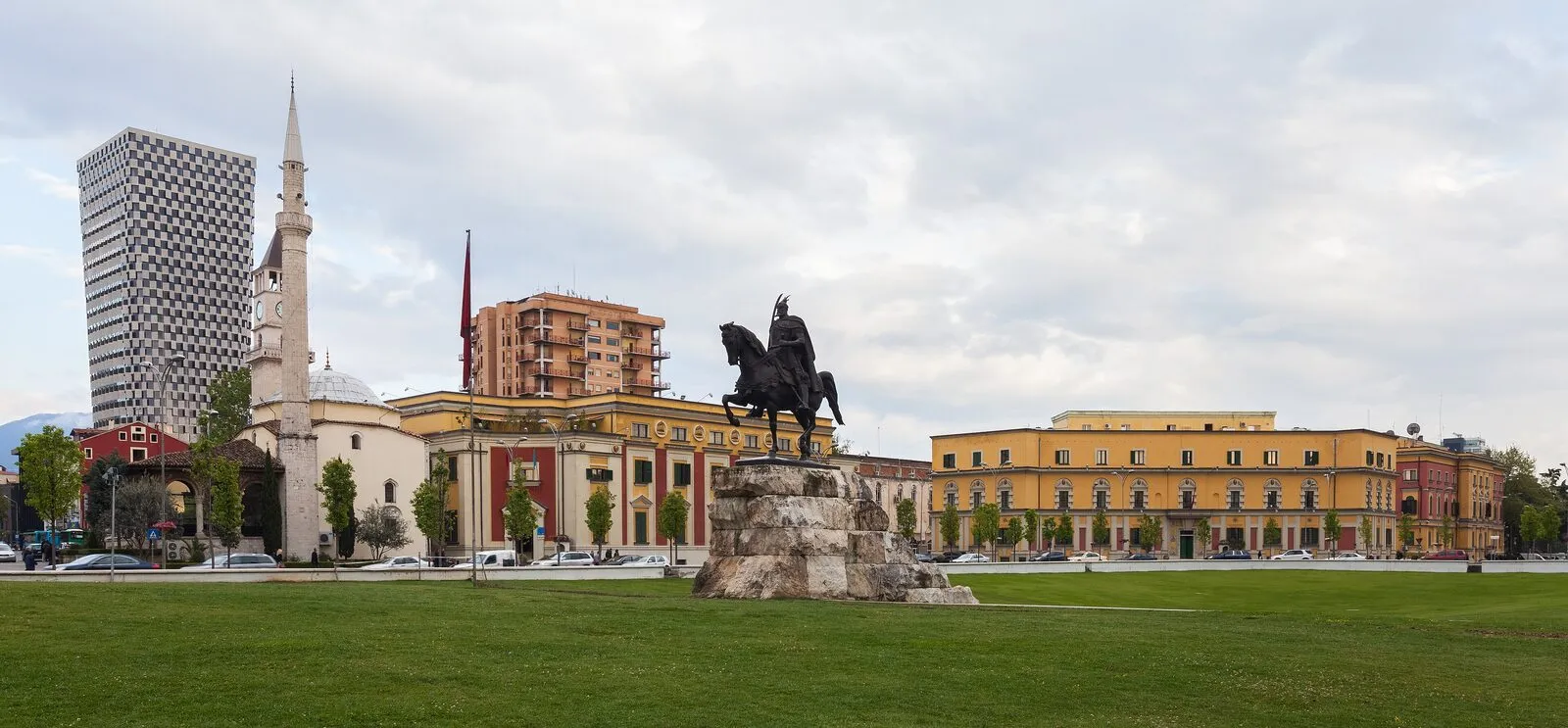 Monumenti i Skënderbeut në Tiranë (1968), bashkautor Andrea Mano