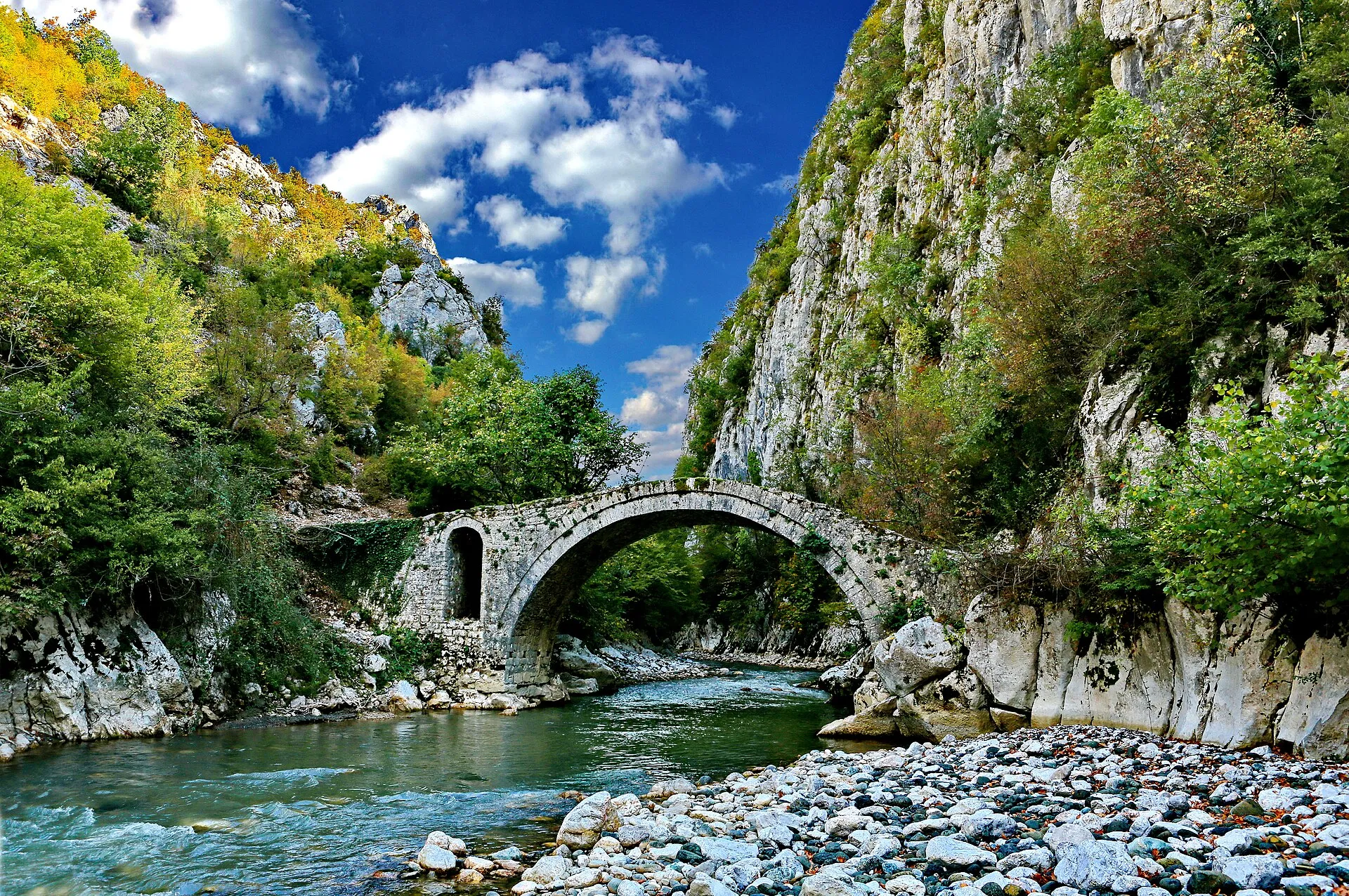 Ura e Vashës mbi lumin Mat, mes Klosit dhe Gurit të Bardhë