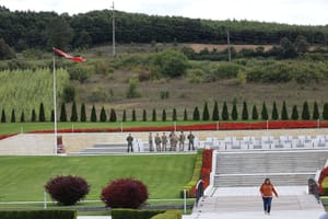 Kompleksi Memorial “Adem Jashari” në Prekaz, ku prehet familja Jashari
