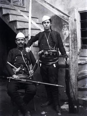 Azem dhe Shote Galica, komandantët e qëndresës kaçake në Drenicë, fotografuar nga studio Marubi