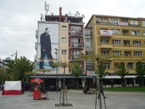 Poster i Ibrahim Rugovës në Prishtinë