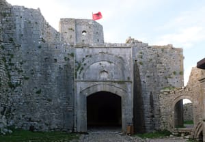 Kalaja e Rozafës mbi Shkodër, qyteti ku lindi Arshi Pipa