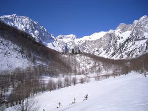 Lugina akullnajore e Kukajt, afër Valbonës, në Alpet Shqiptare