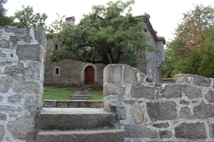 Kulla e Isa Boletinit në fshatin Boletin, Mitrovicë