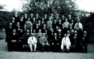 Delegatët e Kongresit të Lushnjës, janar 1920 — fotografuar nga Kel Marubi