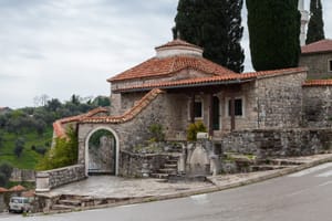Kalaja e Tivarit të Vjetër (Stari Bar), Mal i Zi — qyteti bregdetar drejt të cilit u marshuan rekrutët