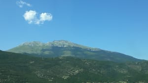Mali i Pashtrikut parë nga zona e Morinës, në kufi me Kosovën