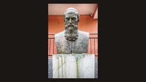 Busti i Pjetër Budit në Burrel