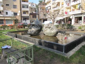 Përmendorja e poetëve Vilson Blloshmi dhe Genc Leka në Librazhd