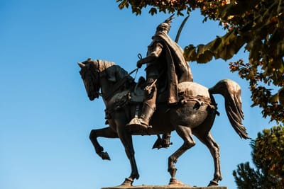 Ahmet Zogu: nga kryeministër te mbret