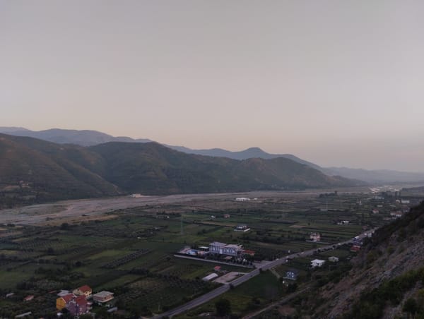Kulshedra dhe drangua: dyluftimi që shqiptarët e panë në çdo bubullimë
