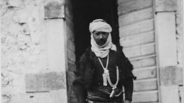 Ora e njeriut: çdo shqiptar lind me hyjninë e vet, dhe çdo shtëpi me gjarprin e saj