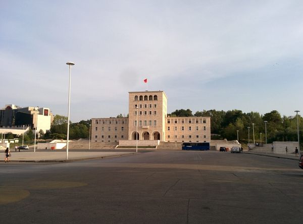 Universiteti i Tiranës: shkolla që rrëzoi regjimin i cili e ngriti