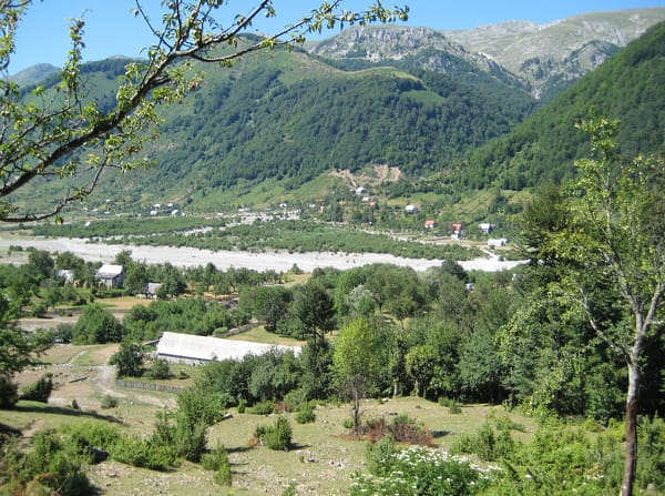 Vermoshi: fshati më verior i Shqipërisë, i vetmi që rrjedh drejt Detit të Zi