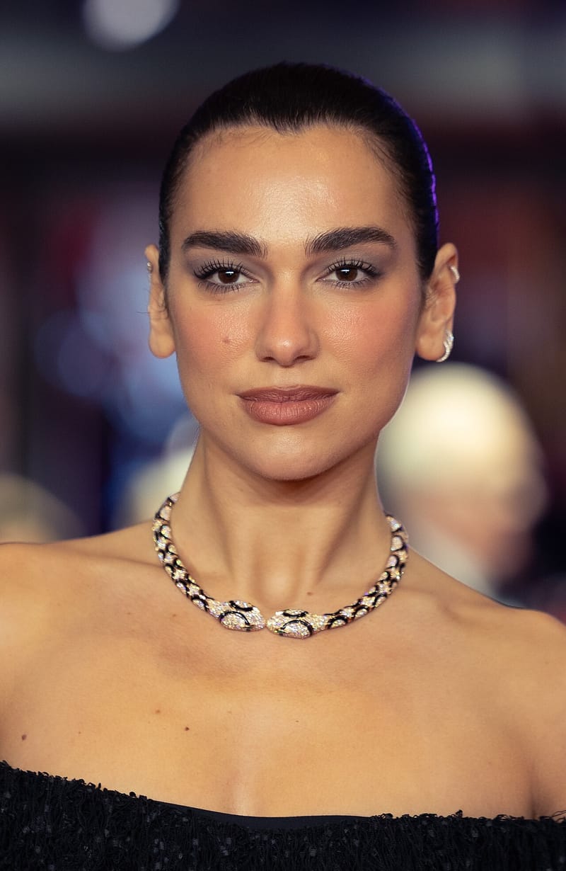Dua Lipa në një paraqitje publike