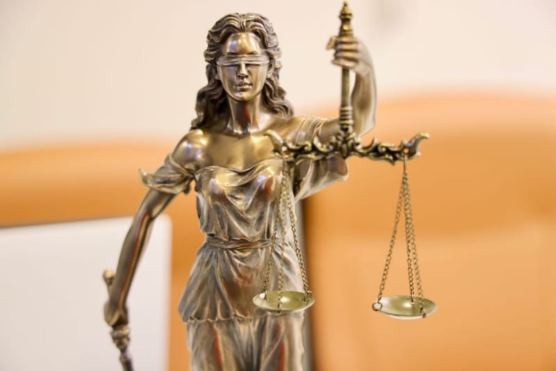 SPAK-u shqiptar: 33 zyrtare nen hetim dhe pyetja qe mbetet