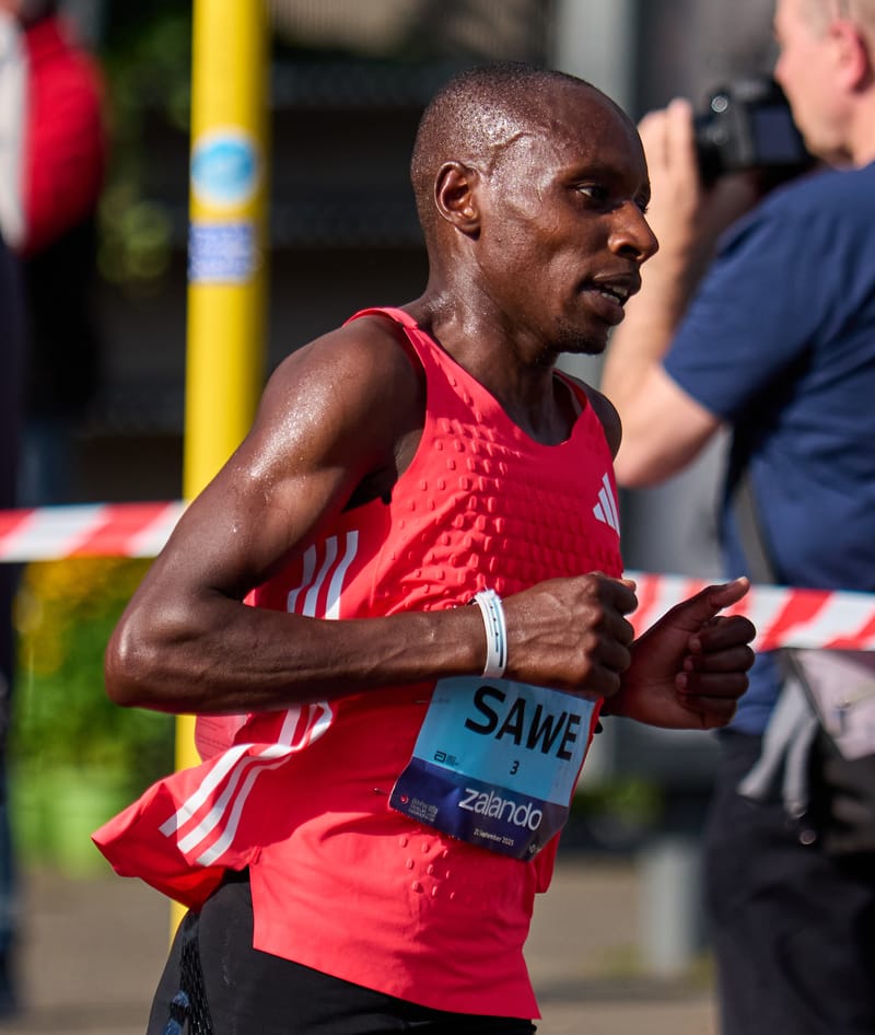 Sabastian Sawe fiton Maratonën e Londrës 2026 me rekord botëror 1:59:30