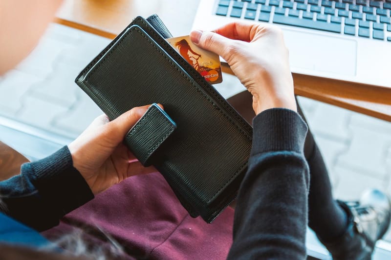 €428 milionë dolën online nga Maqedonia — një klikim, një dyqan i mbyllur