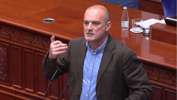 Pllaka me 'terroristë shqiptarë' — Snopçe: 'Kjo duhet me ndryshue'