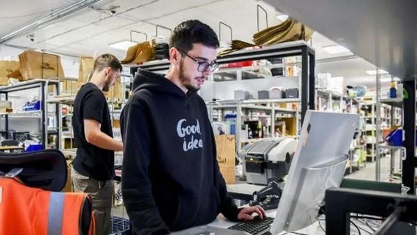 Bloomberg: Teknologjia ul papunësinë e rinisë kosovare nga 61% në 10%