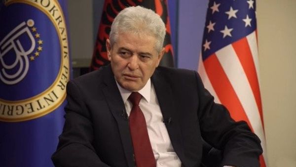 Ali Ahmeti, kryetar i BDI, gjatë emisionit Debat Plus