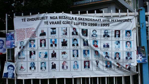 Memoriali i luftës në Prishtinë (ilustrim kujtese, jo vetë Batajnica)