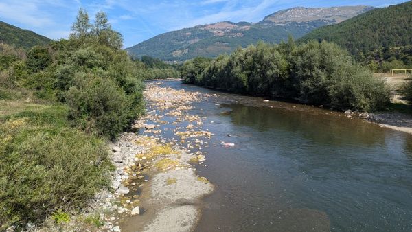 Lumi Lim afër Nokshiqit (Novšiće), fusha ku Jakup Ferri ra më 1879. Андрей Романенко