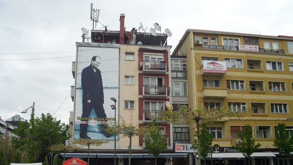Poster i Ibrahim Rugovës në Prishtinë