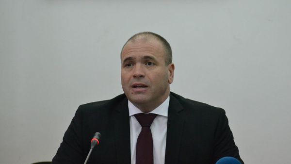 Pse Fillkov po rrezikon të mbetet me një ministri vetëm?