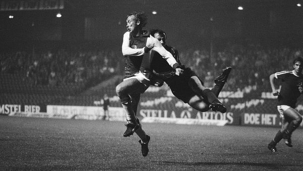 Çfarë tregon libri i ri për legjendën e futbollit Sulejman Demollari?