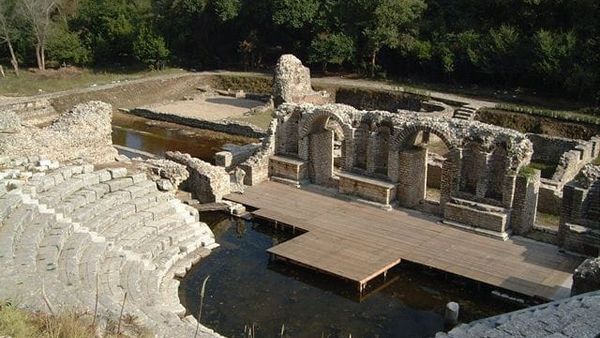 Çfarë synon konservimi i Forumit Romak në Butrint?