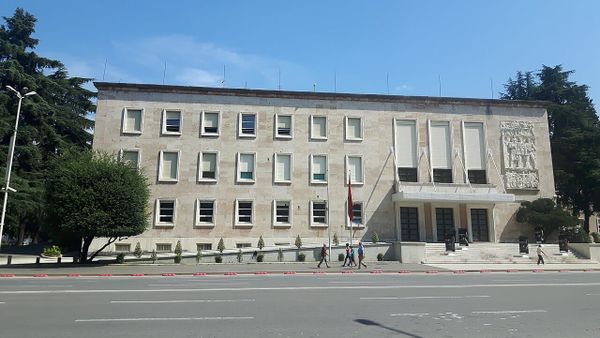 Çfarë premton Minçevi për 11.000 nëpunësit publikë?