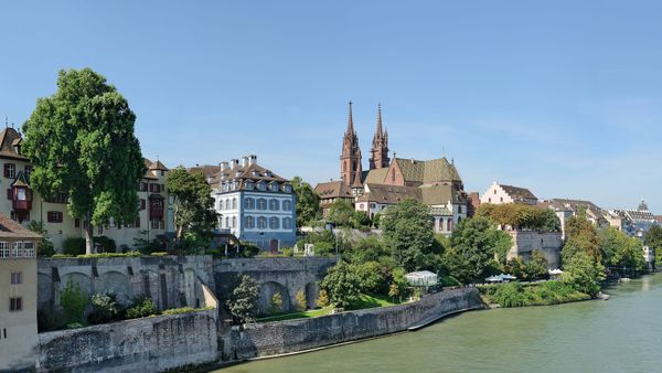 Si u kërcënonte zyrtarja e Basel-Land të sapoardhurve me revokimin e lejes?