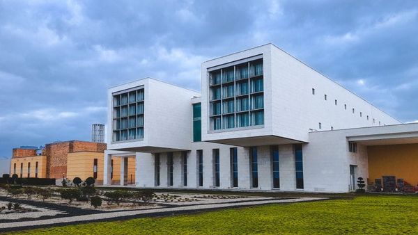 Si ndodhi përleshja me thikë para Universitetit të Tetovës?
