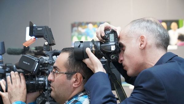 Gazetari Maliqi: dy motrat Zubaku i mori në qafë gara e makinave në A5